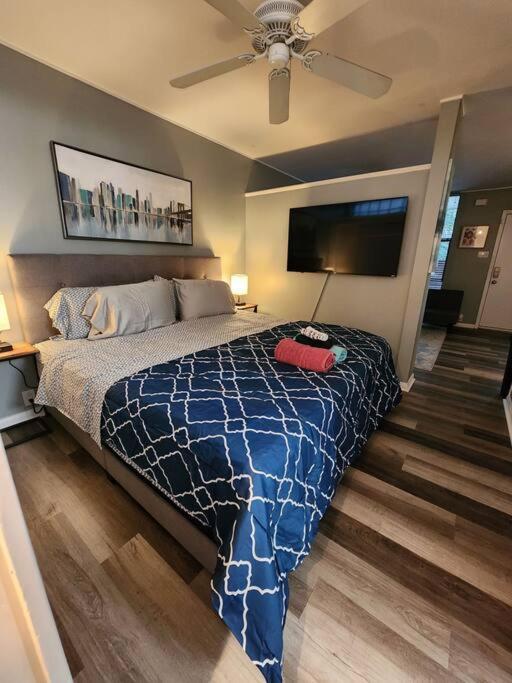 Апартаменти Blue Shark *W7* @ Montrose 1Br Private King Loft Х'юстон Екстер'єр фото